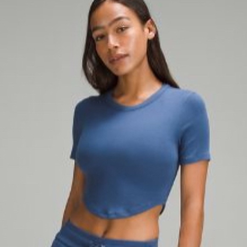 Lululemon hold tight Blue crop tee shirt